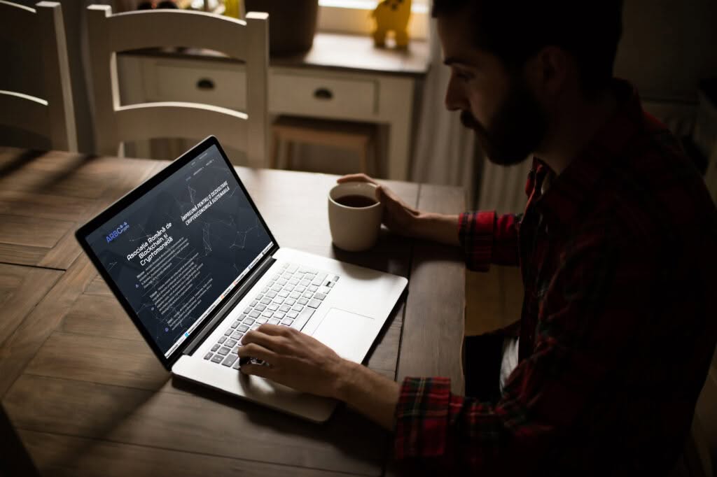 mockup arbcrypto laptop1